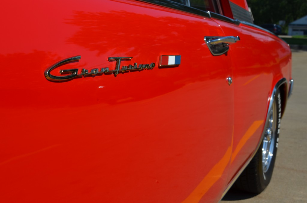 emblem on a 1963 Studebaker Hawk Gran Turismo