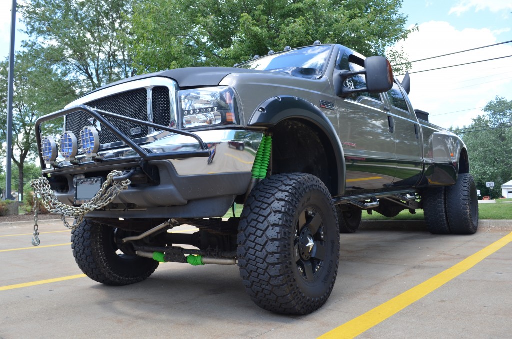 Ford F350 lifted truck