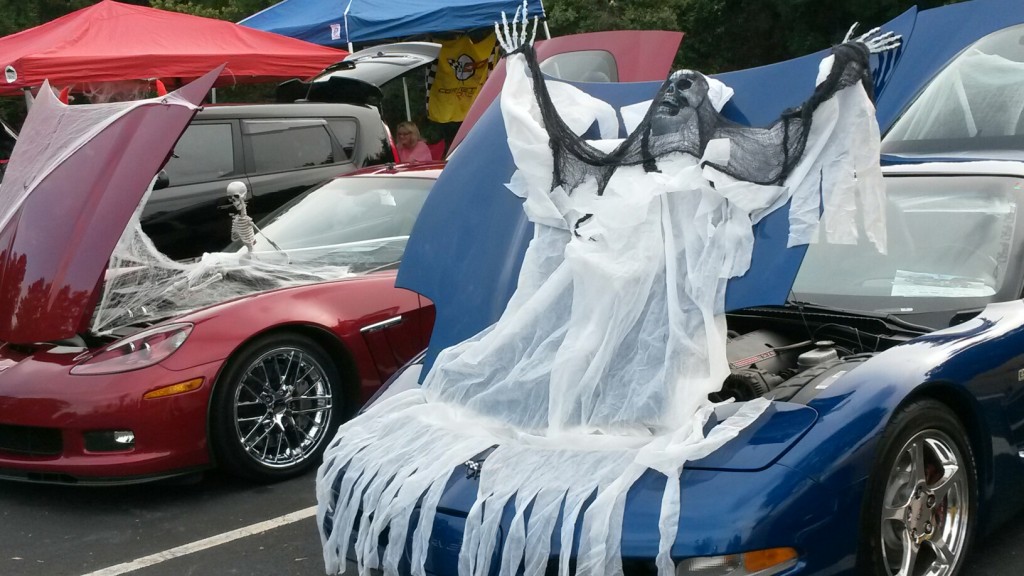 corvettes decorated for halloween car show