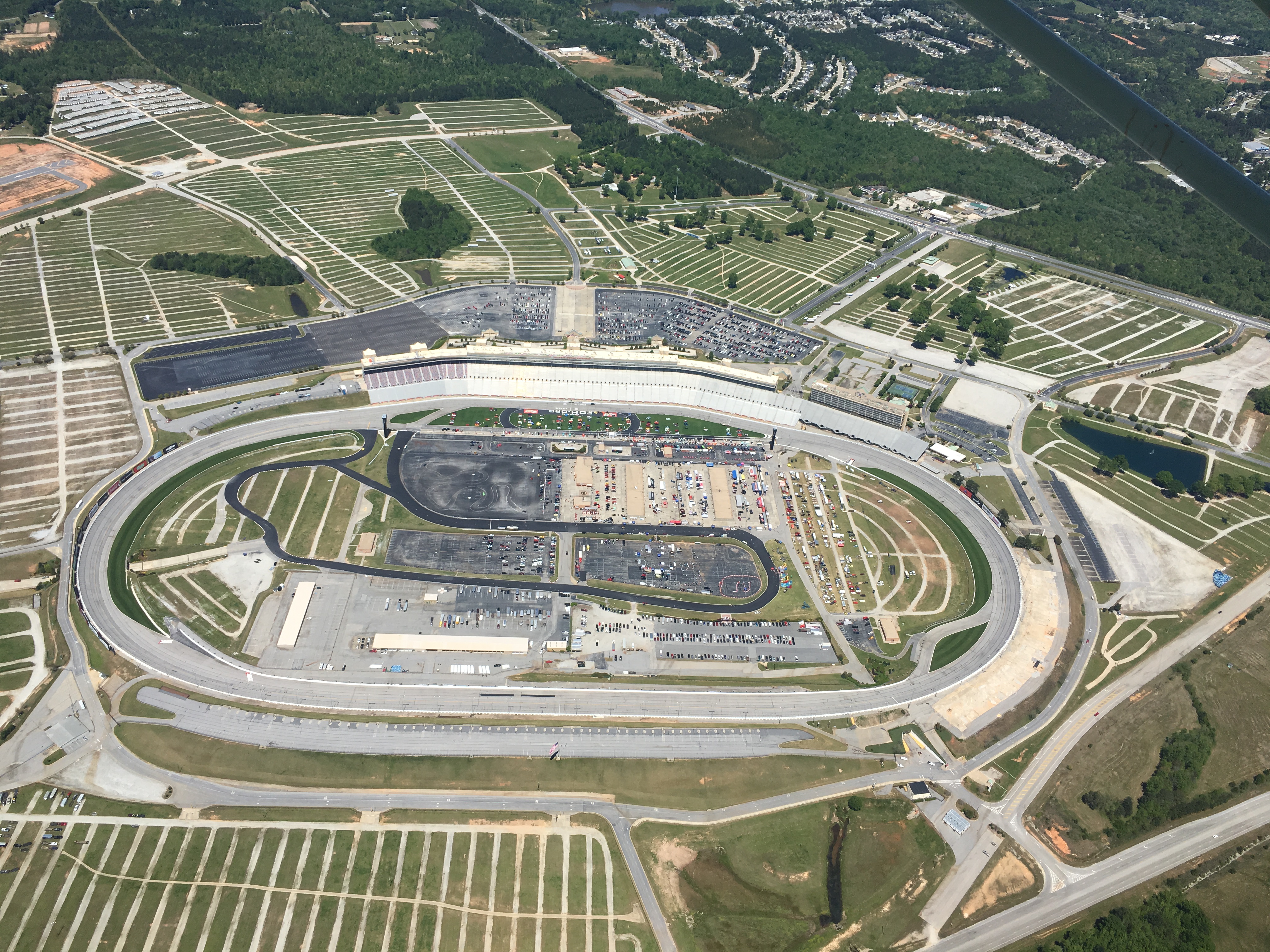 Top Gun: Aerial Photos and a Plane Tailspin at Atlanta Motorama ...