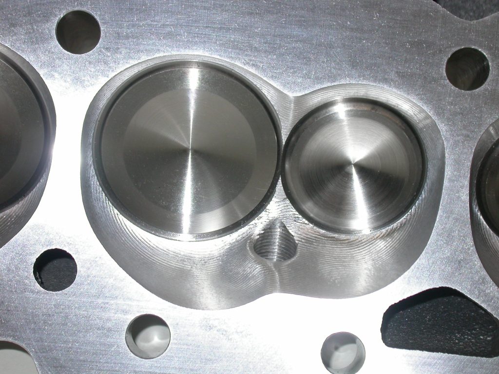 combustion chamber in a engine cylinder head