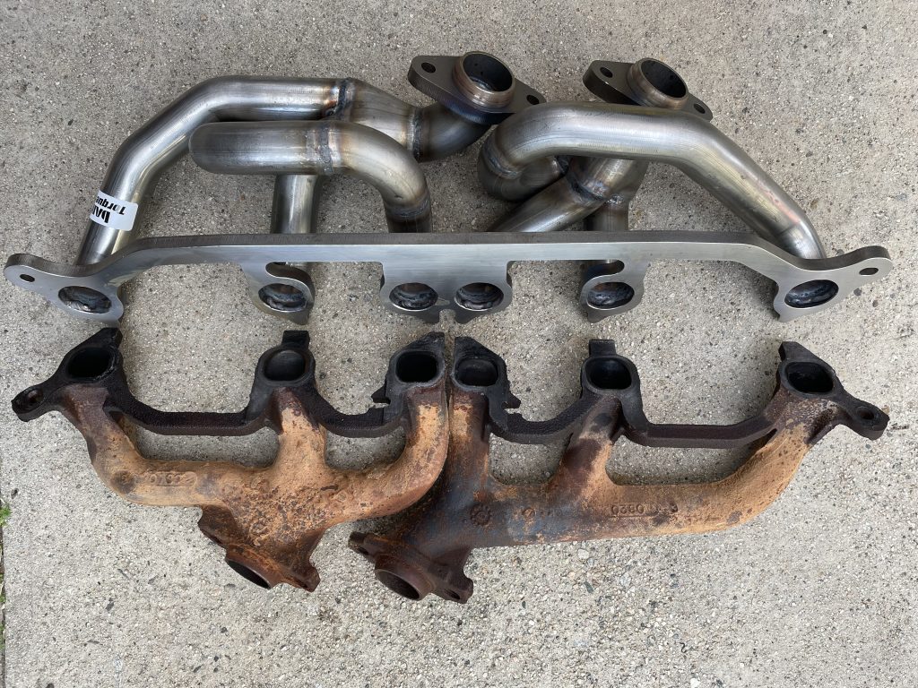 comparison between old and new 4.0L exhaust manifold