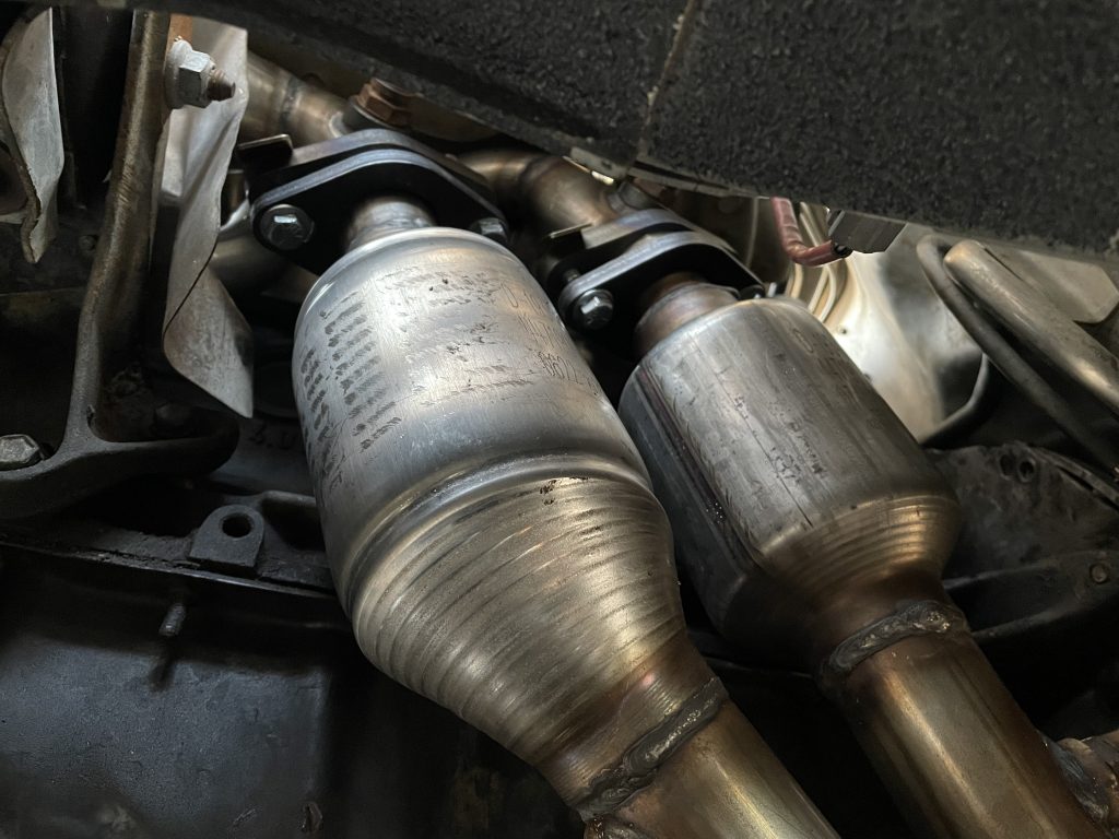 aftermarket catalytic converters on a Jeep Cherokee xj 4.0L