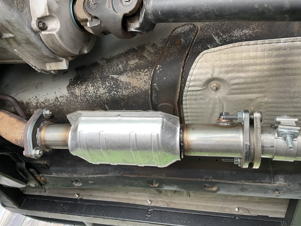 a catalytic converter installed under a Jeep Cherokee xj 4.0L