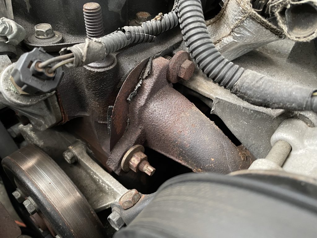 exhaust manifold corner of a jeep cherokee xj 4.0L
