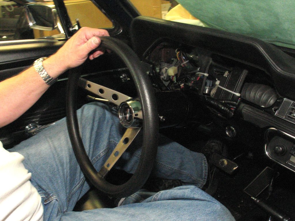 Adjusting tilt steering column
