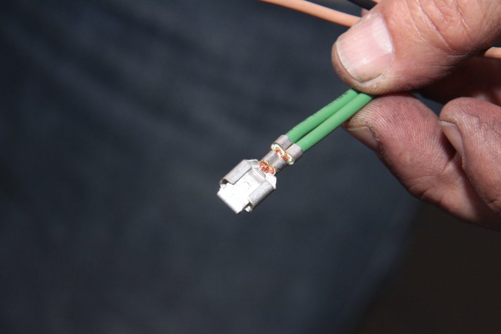 Two-wire connector