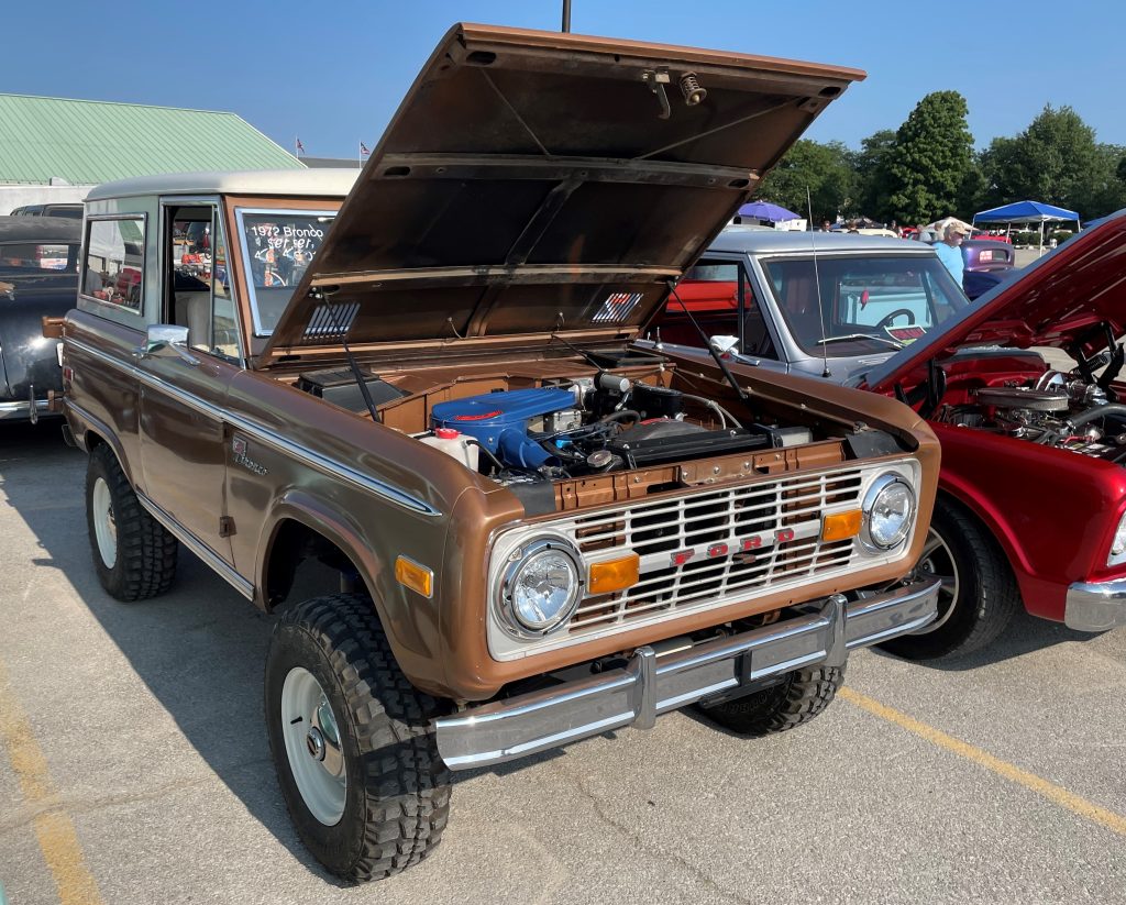 1972 ford bronco with a 302 V8