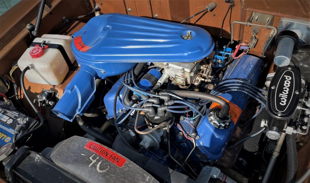 302 ford v8 in a vintage bronco with offset air cleaner