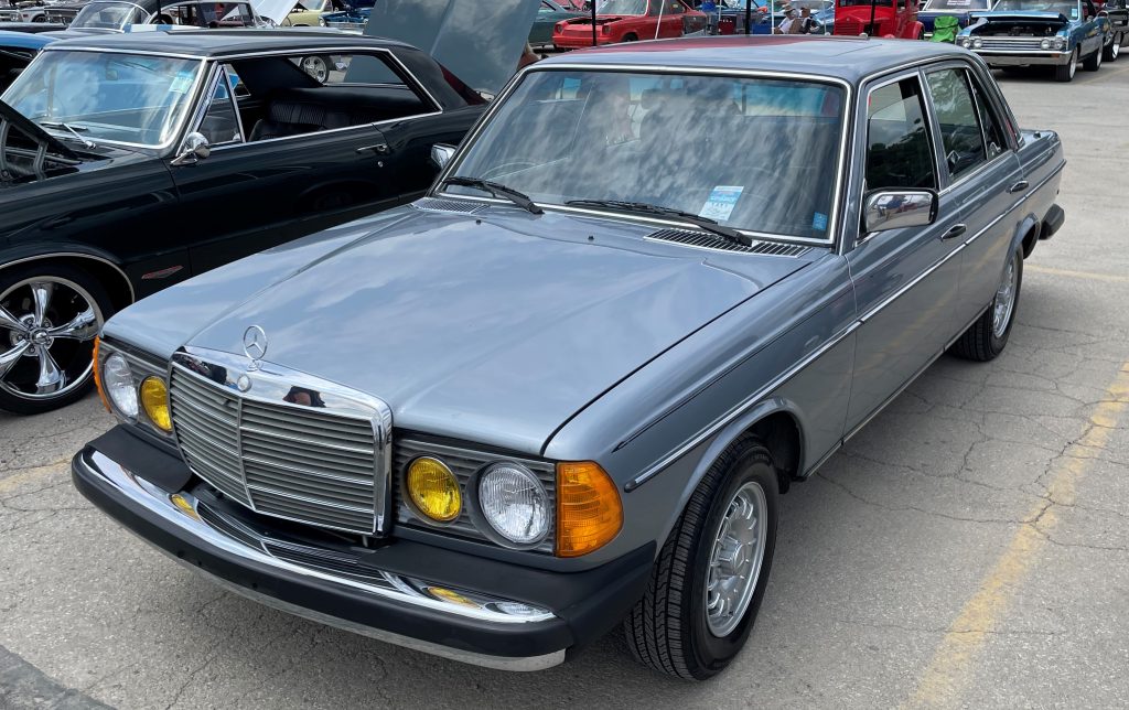 1981 Mercedes 300D sedan