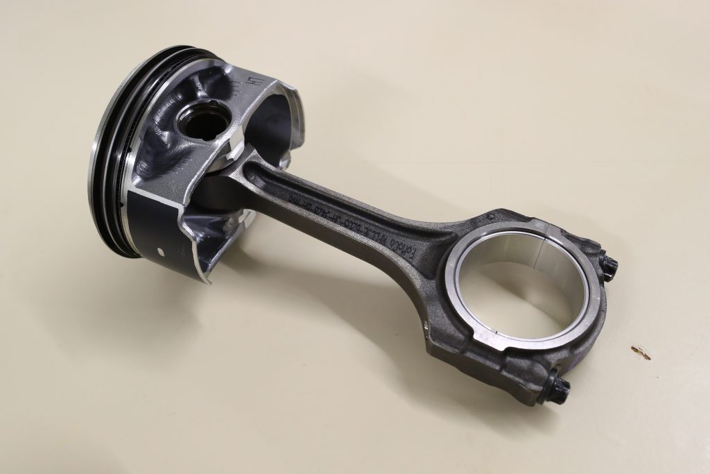 connecting rod and piston head