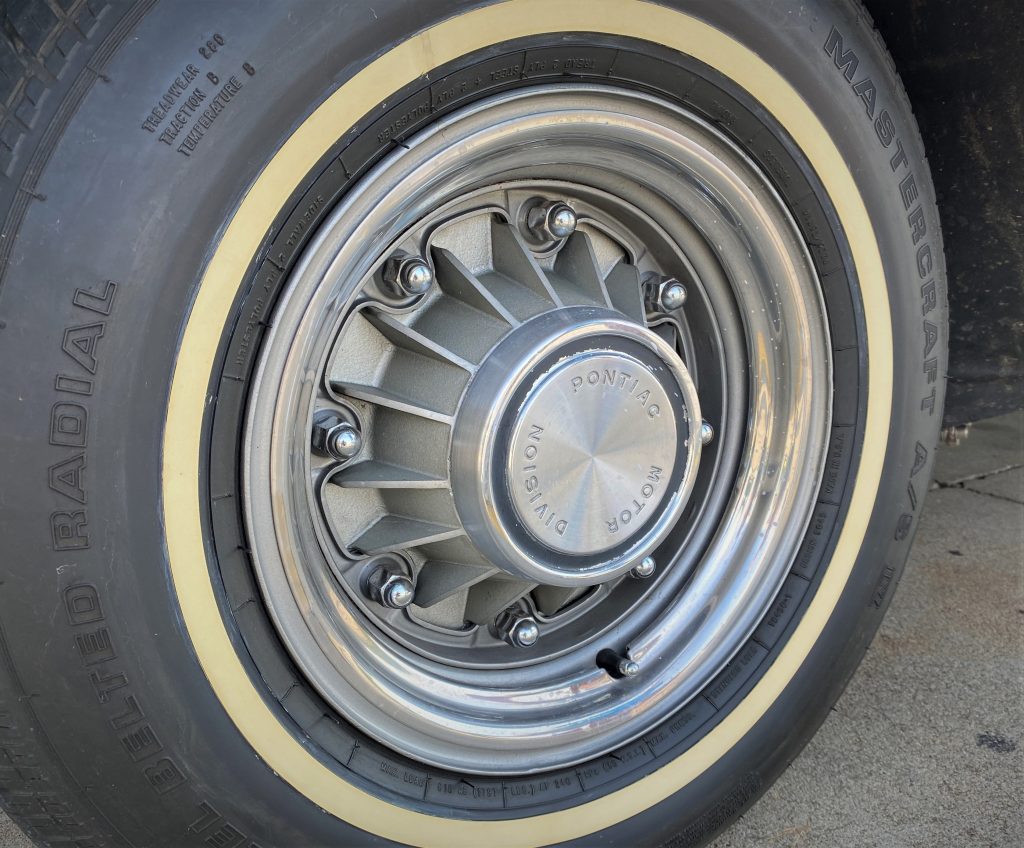 kelsey-hayes 8-lug wheel on a 1960 pontiac Bonneville