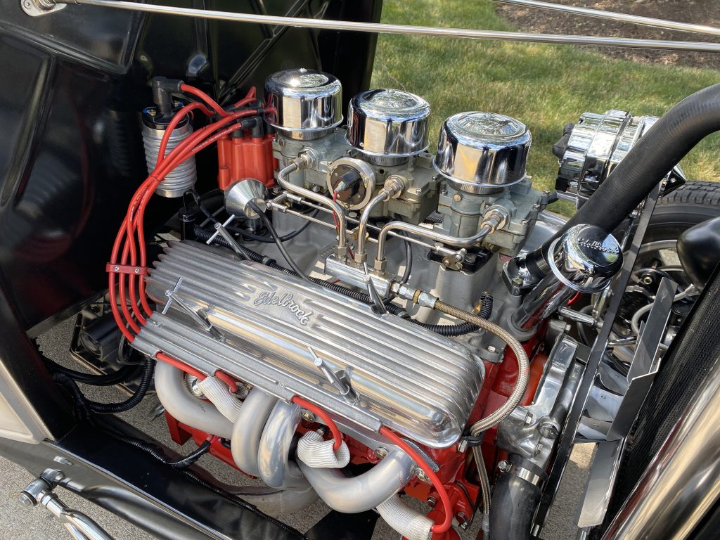 Tri-Power SBC V8 in a 32 Ford hot rod