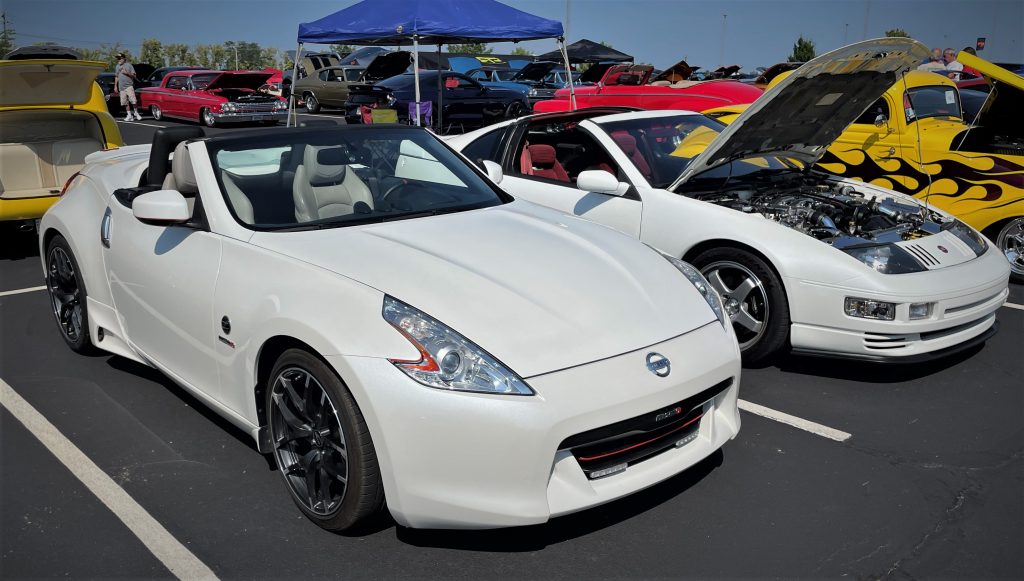 a pair of nissan 300zx and 370z sports cars