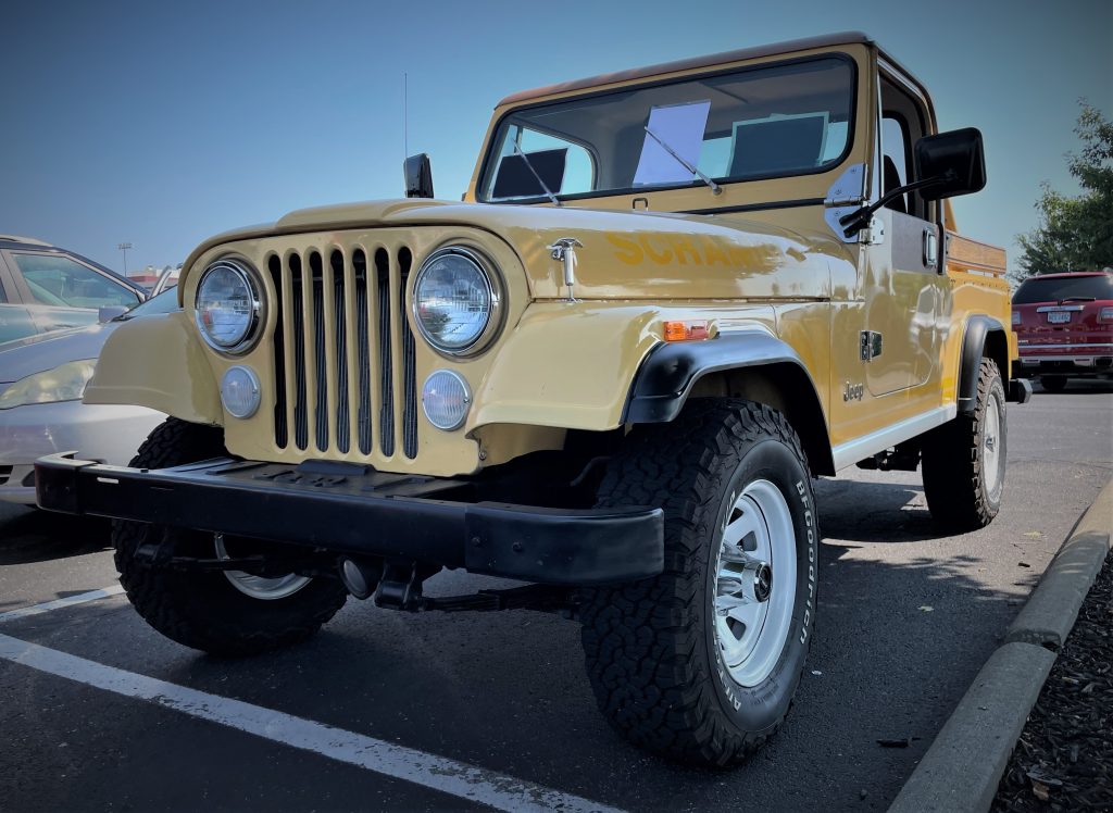 1982 Jeep CJ-8 Scrambler, Front low angle