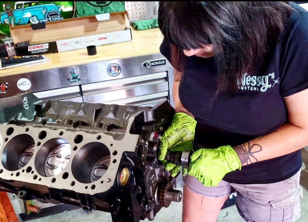 Dez Ferrell Installing Summit Racing Pro SBC Camshaft