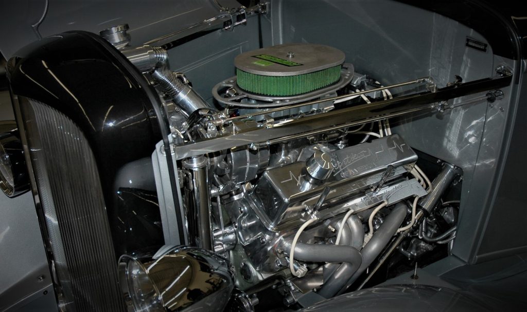 green filter air cleaner on a sbc v8 in a hot rod