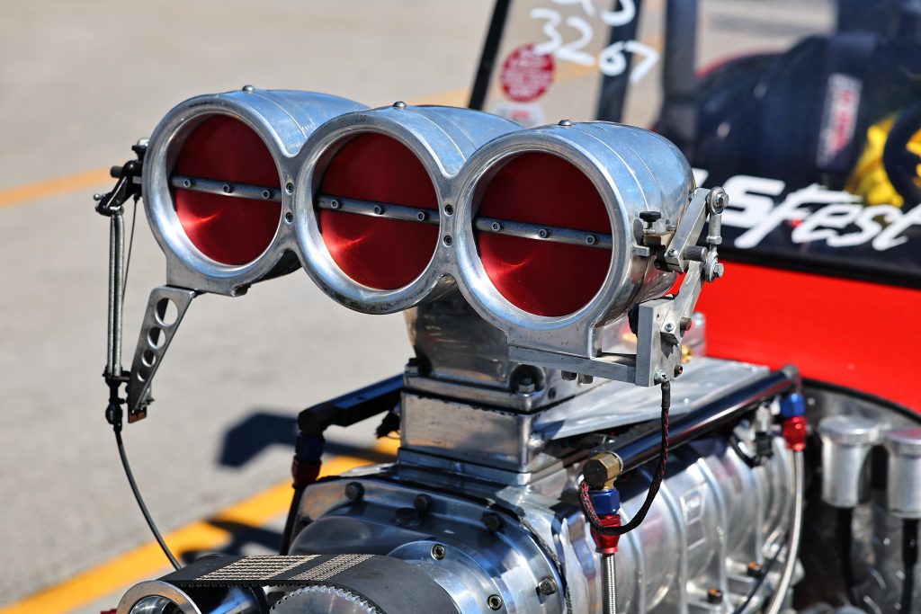 butterfly scoop on blower in a drag race car