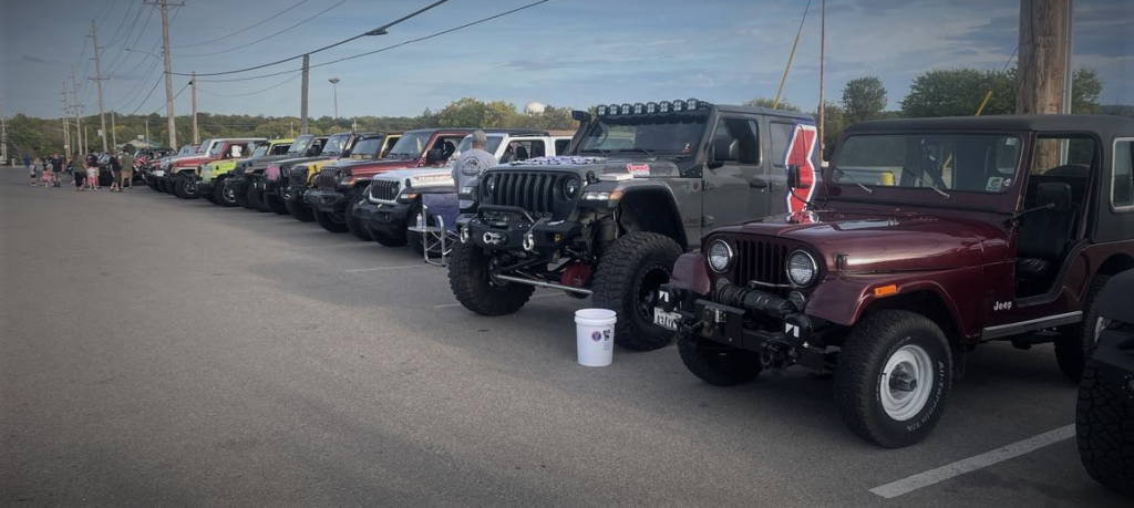 row of jeeps at a car show with summit racing gladiator