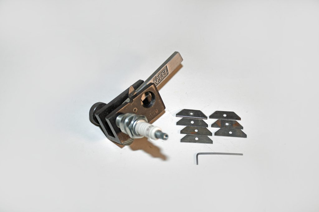 Spark plug gapping tool