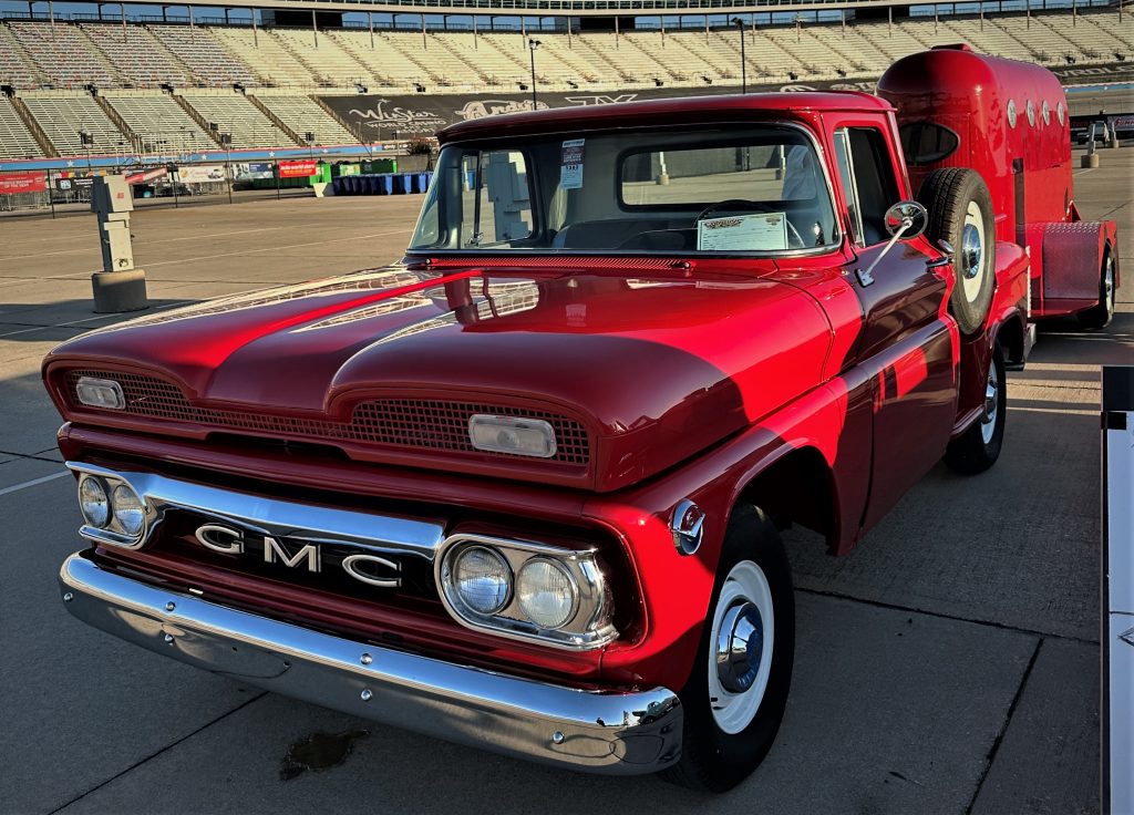 1960 GMC C-series Truck Pulling vintage horse trailer