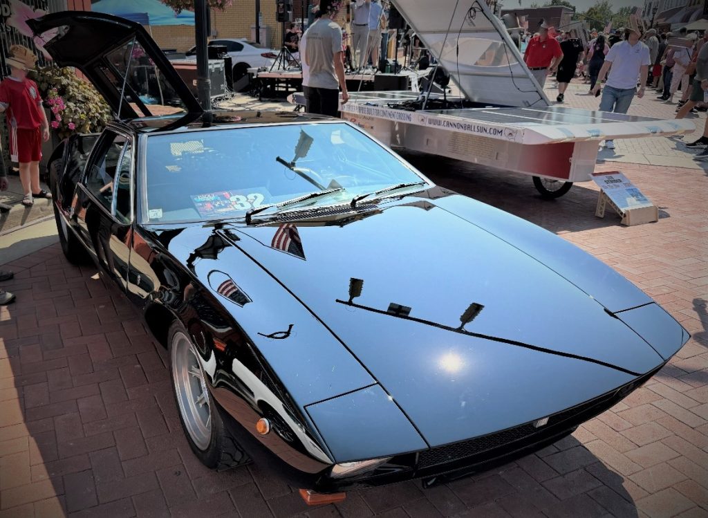 Detomaso Mangusta at a Car Show