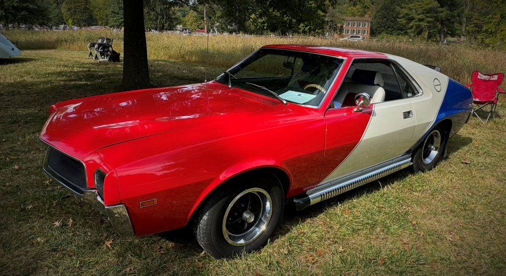 AMC AMX in red/white/blue paint livery