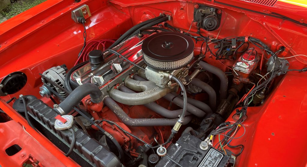 225 slant six engine in a 1972 plymouth duster