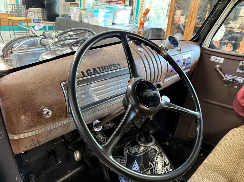 steering wheel of a prewar rat rod