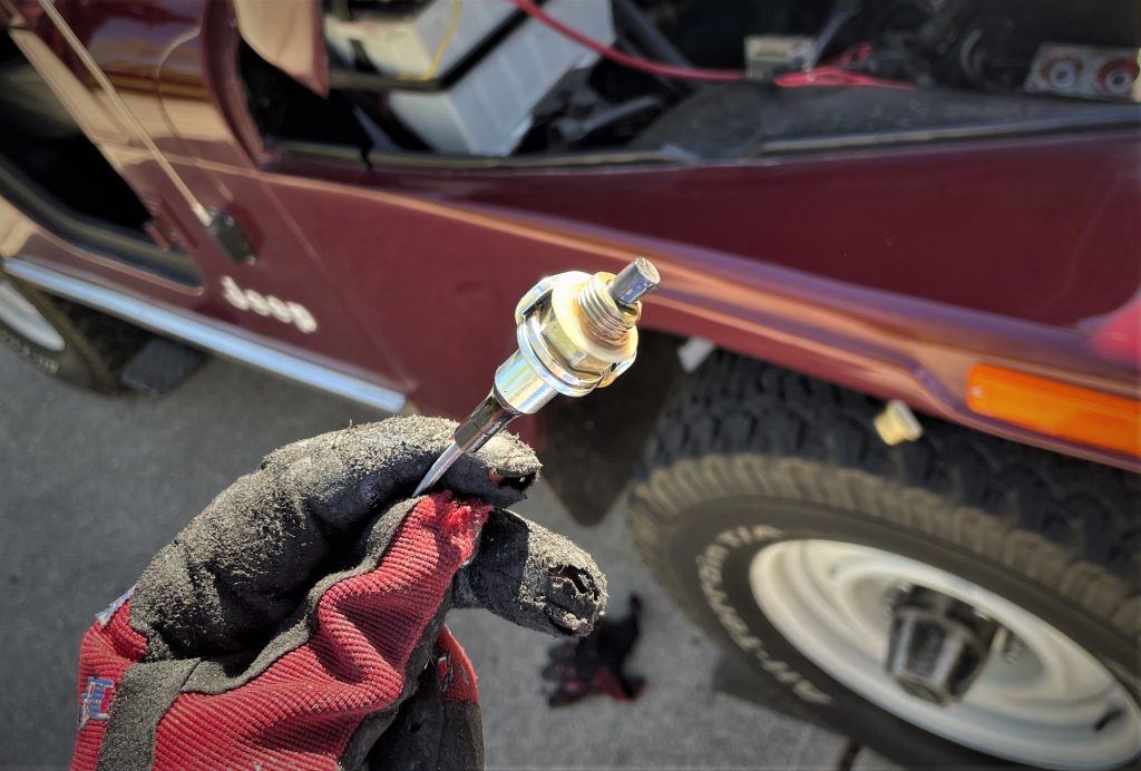 drain plug bolt being held by removal tool