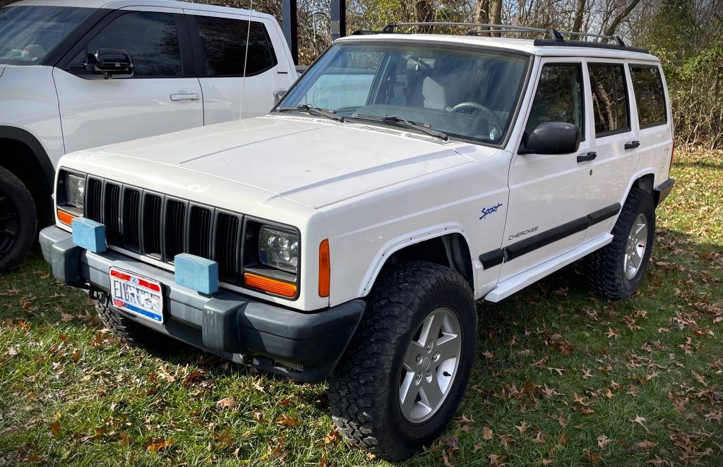 White Jeep Cherokee XJ